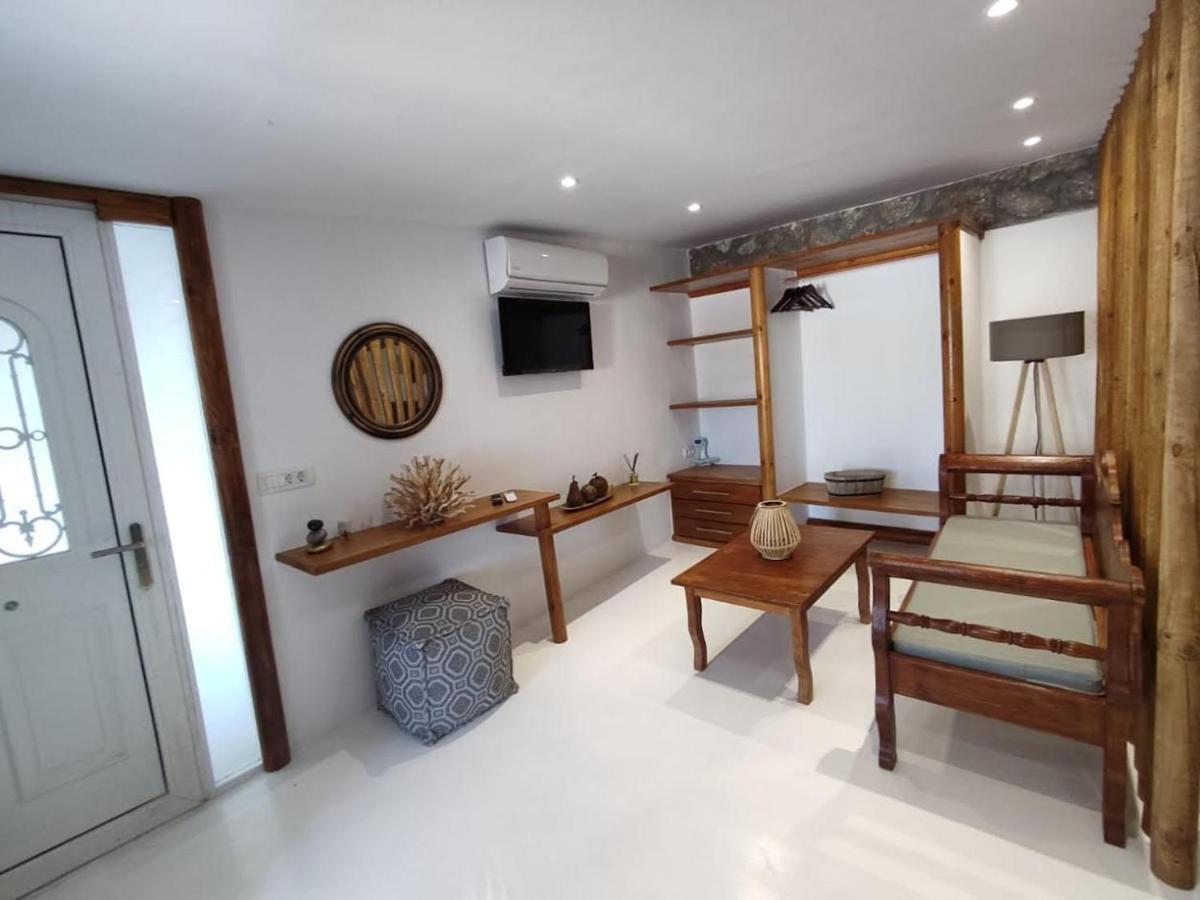 Woodstone Studios & Apartments Santorini Pýrgos 外观 照片